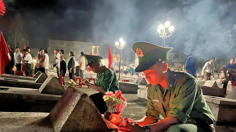 Thắp nến tri ân các anh hùng liệt sĩ tại Quảng Ngãi