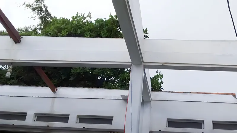 Quảng Ngãi: Lốc xoáy gây tốc mái nhà dân