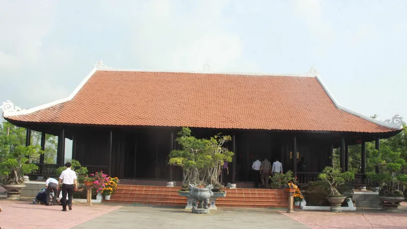 Nhà tưởng niệm, nơi thắp hương tưởng nhớ những 504 người dân trong vụ thảm sát Sơn Mỹ. Ảnh: NGUYỄN TRANG