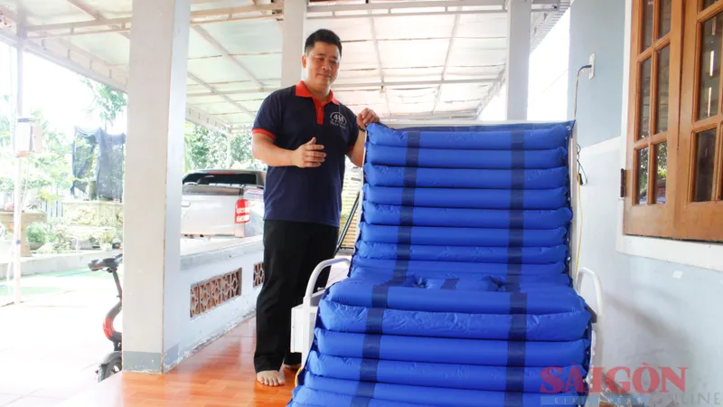 Sáng chế giường y tế đa năng tặng người nghèo