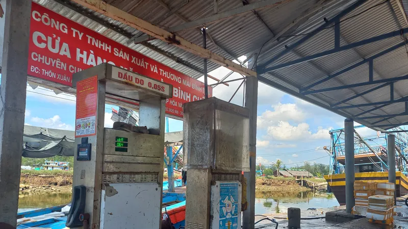 Quảng Ngãi: Giá dầu tăng, ngư dân gặp khó