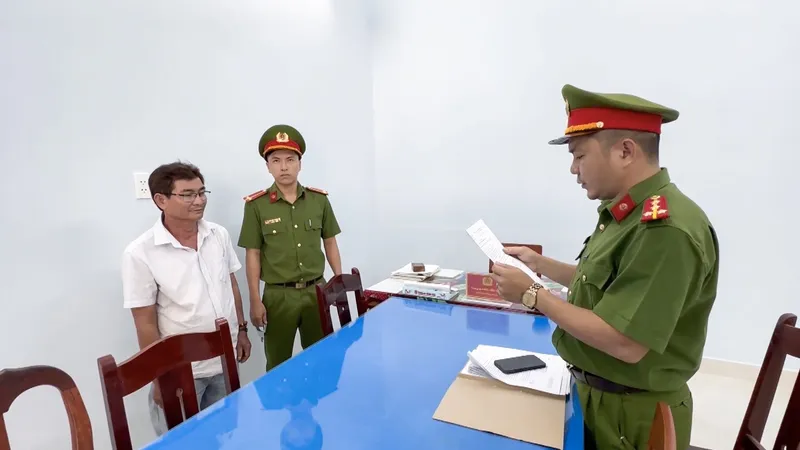 Quảng Ngãi: Bắt đối tượng là “cò đất” làm sổ đỏ giả, chiếm đoạt tài sản nhiều người