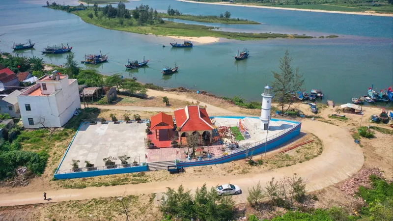 Độc đáo ngôi miếu hình con thuyền ở Quảng Ngãi