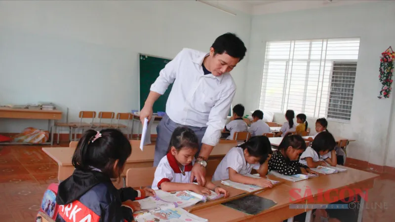 Tấm lòng người thầy giáo “góp” bữa ăn cho em