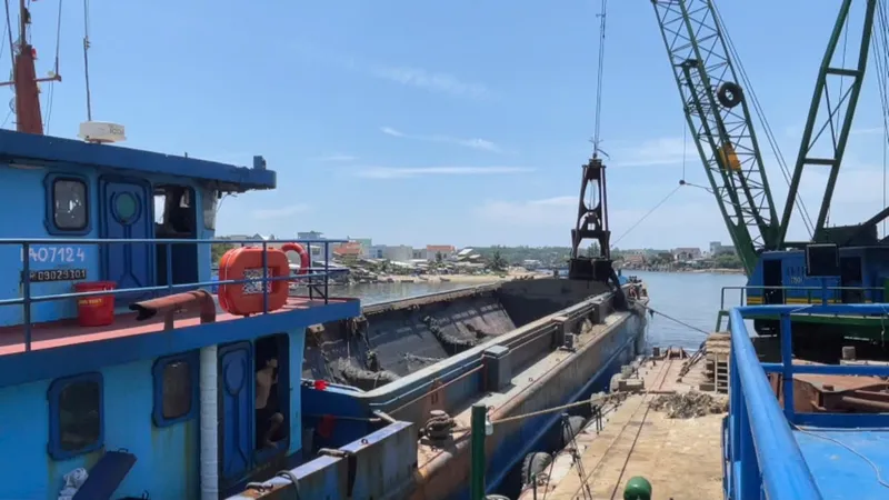 Hơn 11 tỷ đồng nạo vét luồng hàng hải cảng Sa Kỳ, Quảng Ngãi