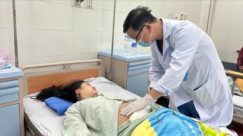 Cứu sống một sản phụ nguy kịch chuyển từ đảo Lý Sơn vào đất liền