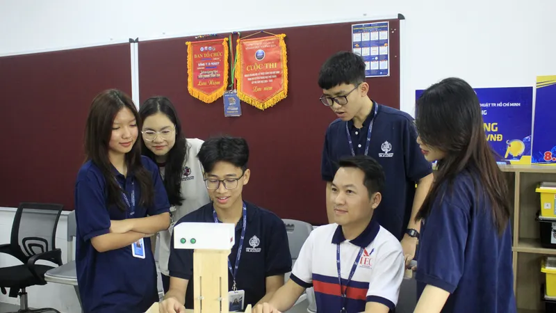 Thầy giáo Quảng Ngãi chế tạo máy hỗ trợ đọc sách dành cho học sinh khiếm thị