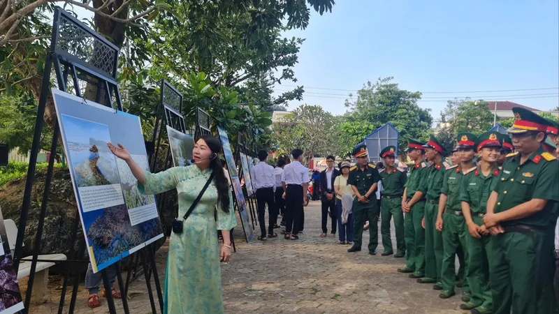 Triển lãm “Du lịch Quảng Ngãi-Sức hút từ di sản và bản sắc”