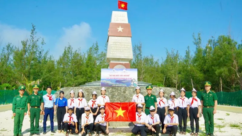 Học sinh đảo Lý Sơn thêm yêu tổ quốc qua “Tiết học biên giới, hải đảo”