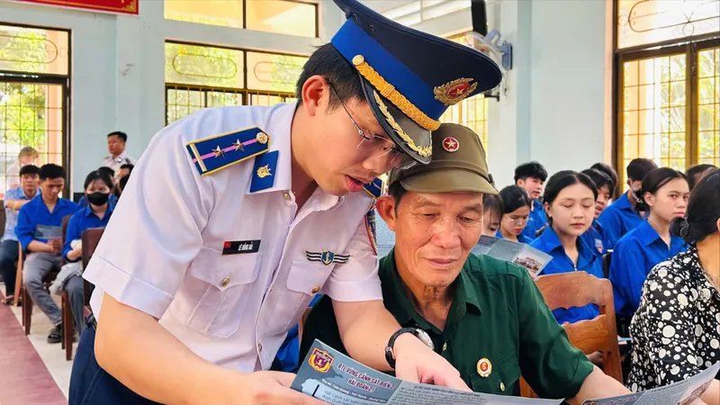 Cảnh sát biển với đồng bào dân tộc, tôn giáo tại Bình Định