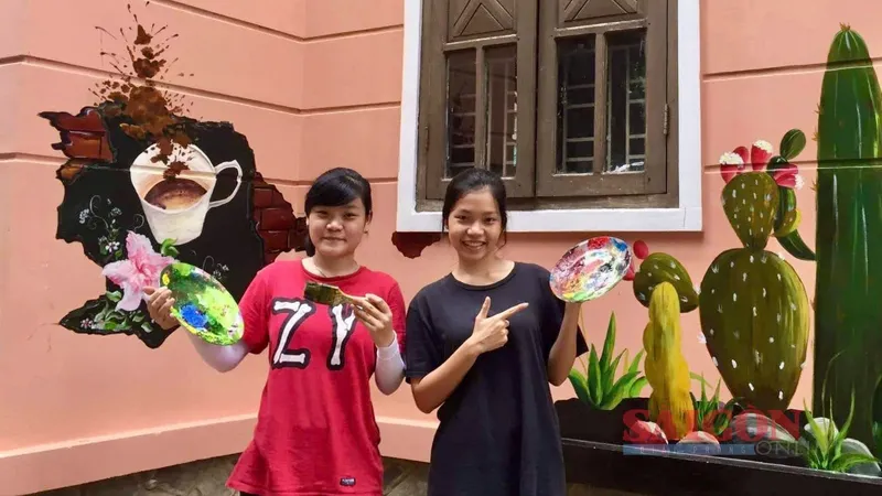 Phòng tranh "Tự lực" của hai chị em khiếm thính ở Quảng Ngãi