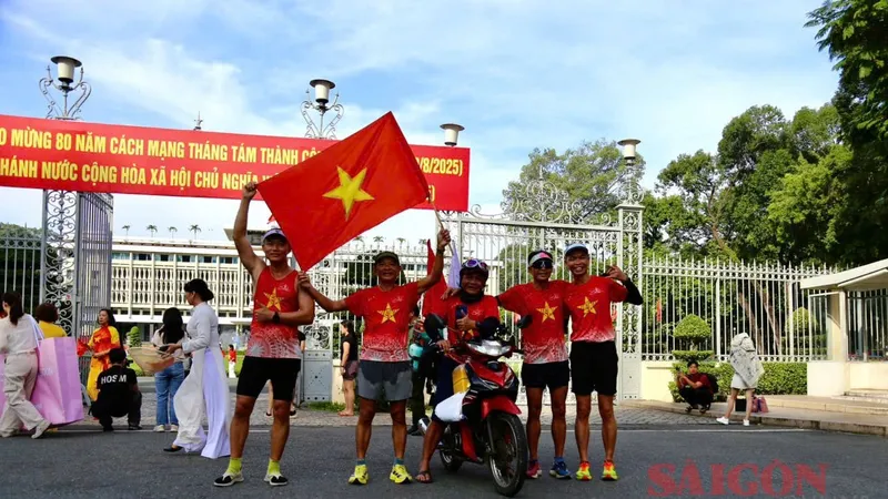 Chạy bộ từ Quảng Ngãi đến với thành phố mang tên Bác