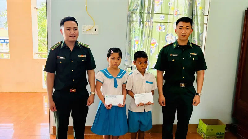 “Nâng bước em tới trường” từ nghĩa tình chiến sĩ biên phòng