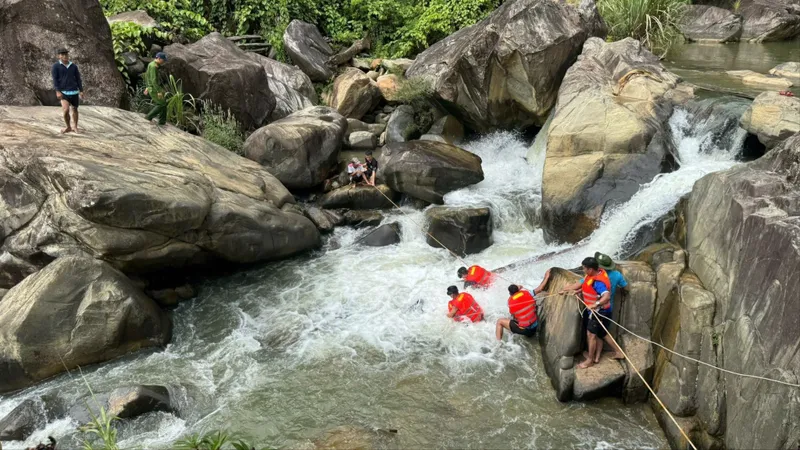 Quảng Ngãi: Lực lượng cứu nạn cứu hộ tìm thấy thi thể người đàn ông mất tích khi đang câu cá