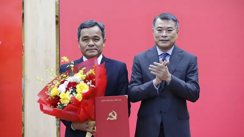 Đồng chí Hồ Văn Niên giữ chức Bí thư Tỉnh ủy Quảng Ngãi