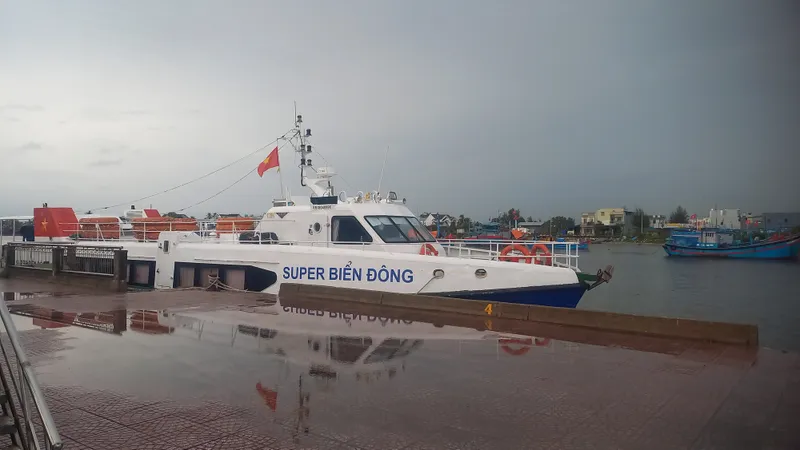 Tạm ngừng xuất tàu tuyến Sa Kỳ - Lý Sơn do biển động