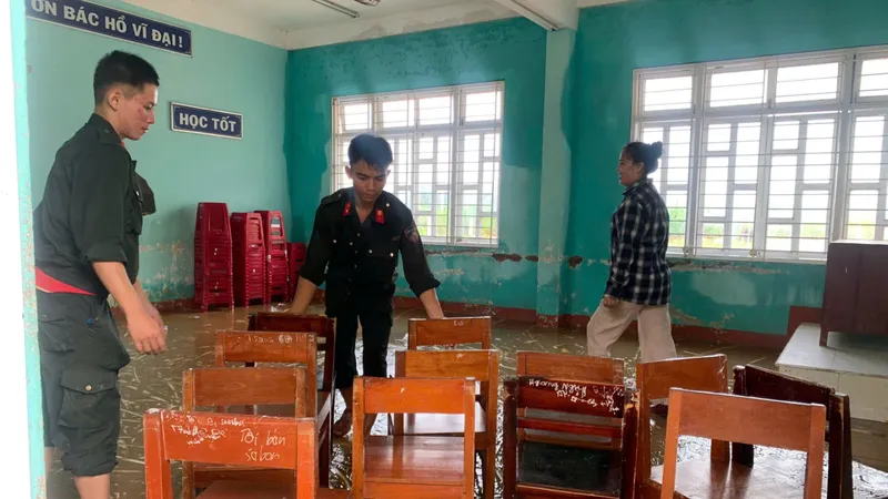 Bà Phạm Thị Minh Cẩm, Hiệu trưởng Trường THCS Bình Minh