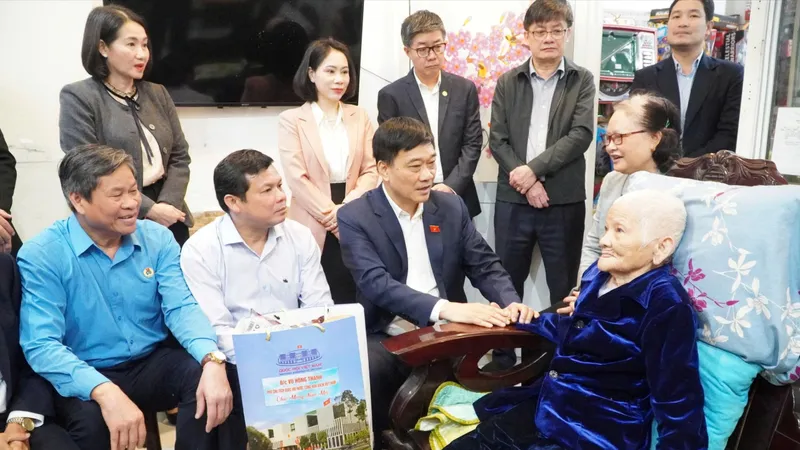 Phó Chủ tịch Quốc hội Vũ Hồng Thanh dự chương trình “Tết Sum vầy – Xuân ơn Đảng” tại Quảng Ngãi