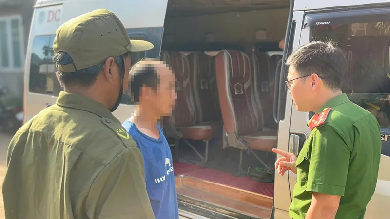 Công an Quảng Ngãi giúp người đàn ông đi lạc hơn 250km về nhà