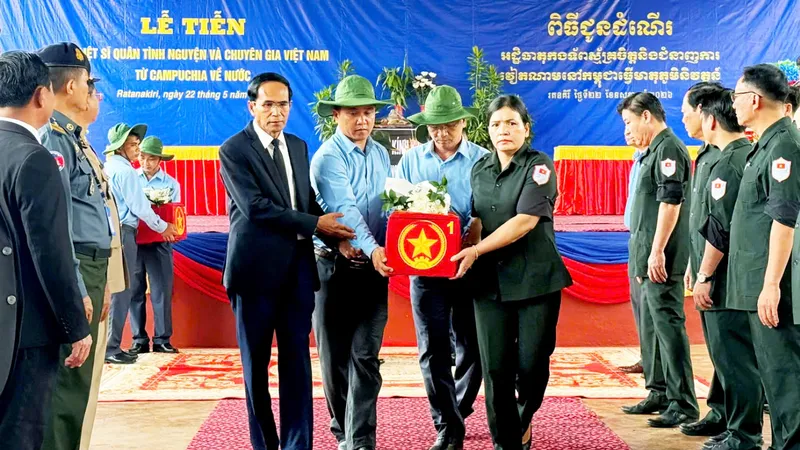 Thiêng liêng lễ hồi hương hài cốt liệt sĩ từ Campuchia về nước
