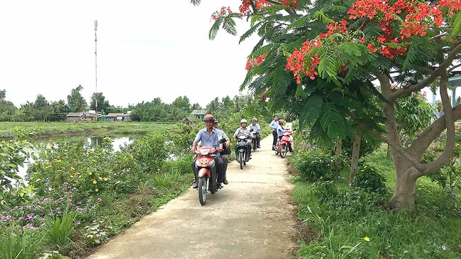 Đường liên ấp ở xã Hòa Tú 1 đổ bê tông khang trang. Ảnh: DUY TƯƠNG