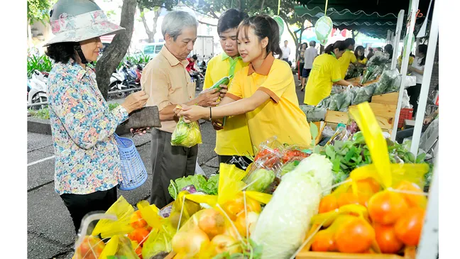 Phiên chợ kết nối cung - cầu nông sản an toàn