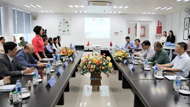 Đoàn đại biểu cấp cao CHDCND Lào thăm và làm việc tại Vinamilk