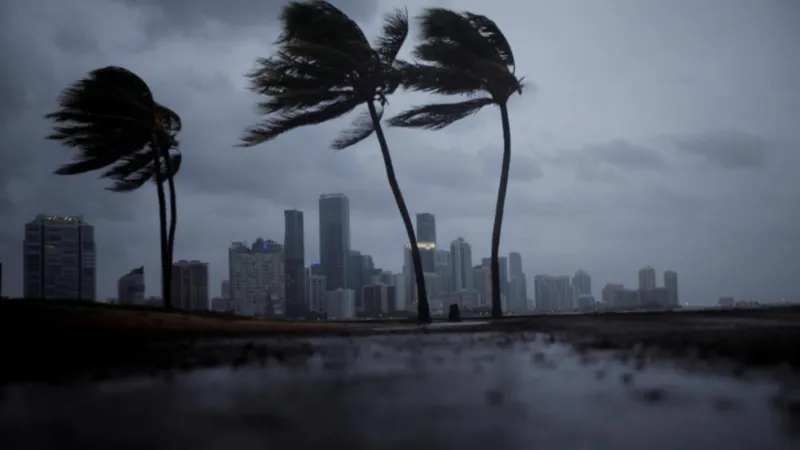 Siêu bão Irma tiến vào đất liền bang Florida của Mỹ