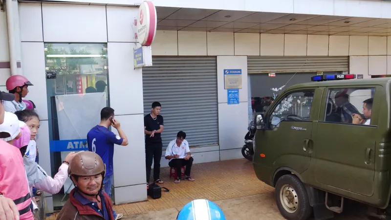 Bắt giữ nam thanh niên đục phá trụ ATM để cướp tiền