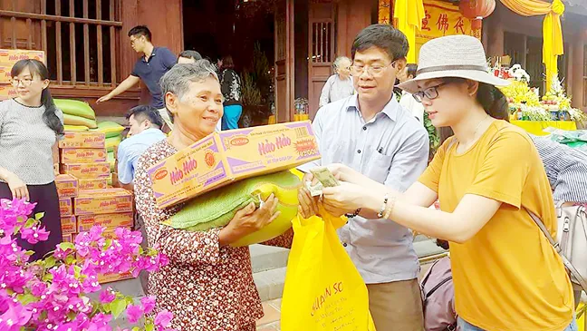 Nghĩa tình nơi đảo xa