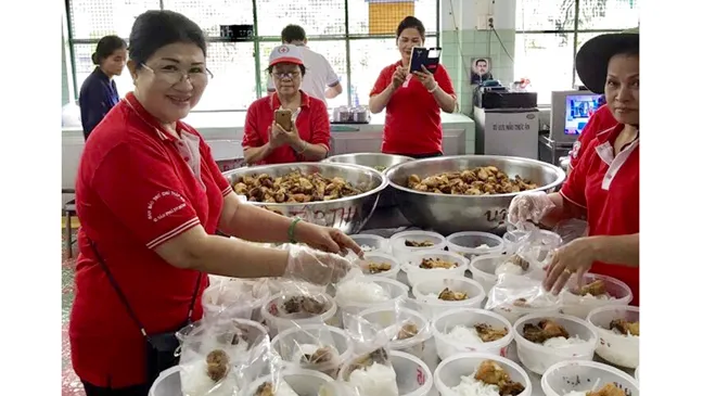 Bài 1: Làm việc giúp người - chuyện của chị Hương So 