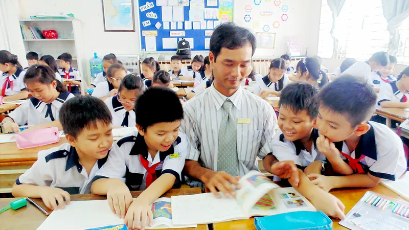 Bỏ hộ khẩu vẫn không tuyển đủ giáo viên
