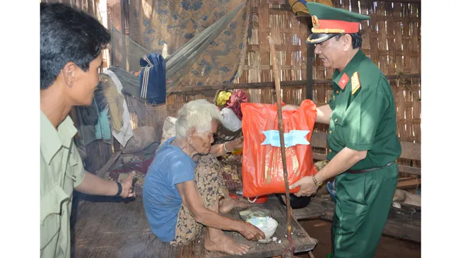 Sống trong lòng dân