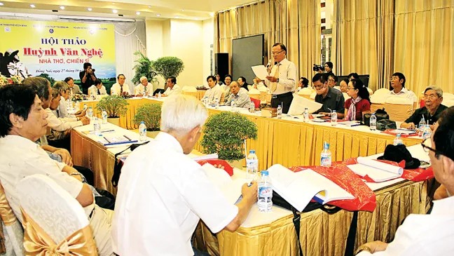 Người anh hùng mang trái tim thi sĩ