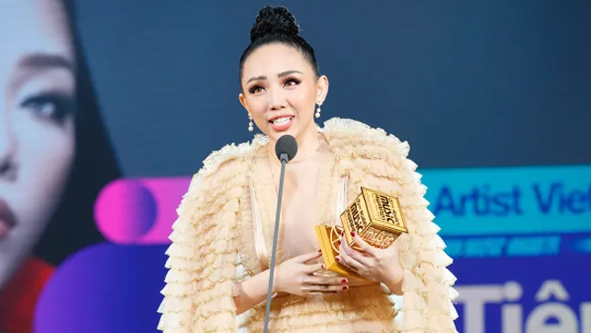 Tóc Tiên được vinh danh giải thưởng Nghệ sĩ châu Á xuất sắc tại lễ trao giải Âm nhạc MAMA 2017