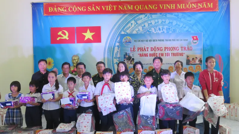 Vững chắc “thế trận lòng dân” 
