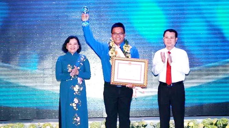 Cho yêu thương, nhận hạnh phúc