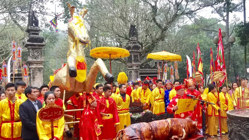 Không "cướp lộc" hoa tre, lễ hội Gióng đền Sóc bình yên