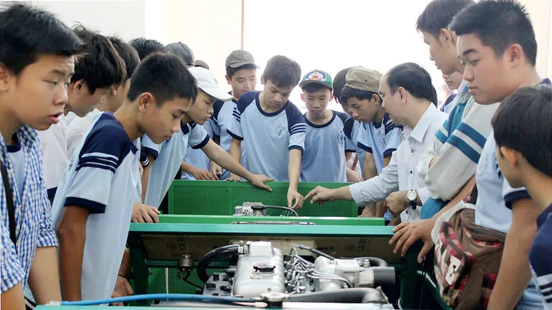 Đẩy mạnh phân quyền tuyển dụng cho cơ sở
