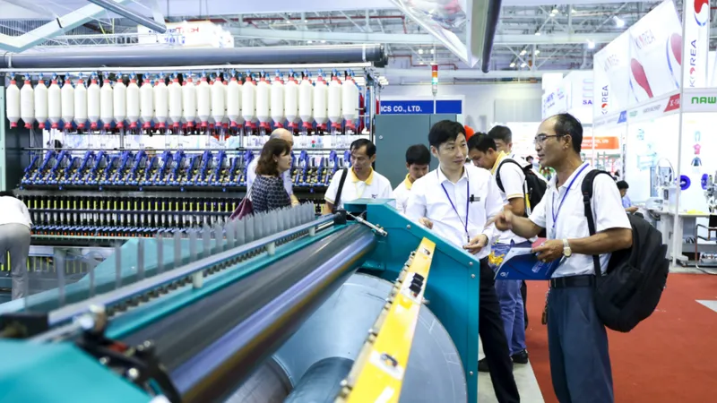 Hơn 900 doanh nghiệp từ 27 quốc gia và lãnh thổ tham gia triển lãm dệt may Saigontex 2018