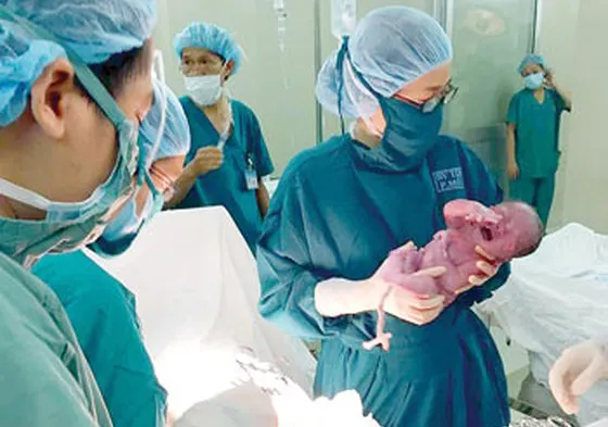 Mổ bắt con thành công cho sản phụ u gan
