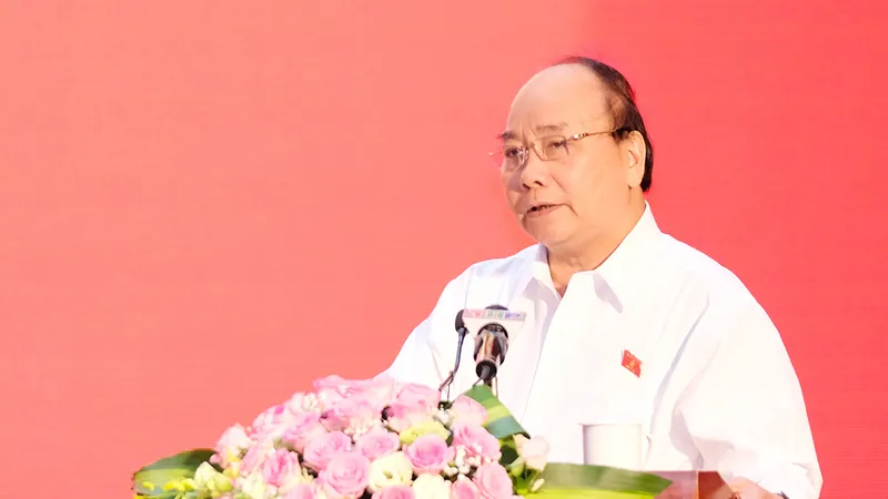  Thủ tướng Nguyễn Xuân Phúc giải đáp ý kiến của cử tri. Ảnh: VGP