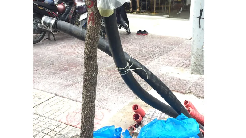 Ngập đường và mối lo rò điện
