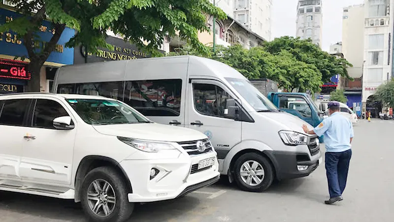 Tăng phí nước thải, thu phí đậu xe lũy tiến theo giờ