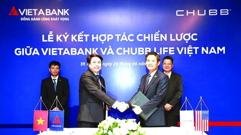 Chubb Life Việt Nam và VietABank hợp tác phân phối sản phẩm bảo hiểm