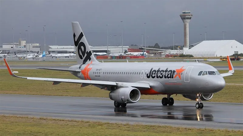 Bay đi Đà Lạt máy bay Jetstar Pacific phải hạ cánh chờ ở Cam Ranh