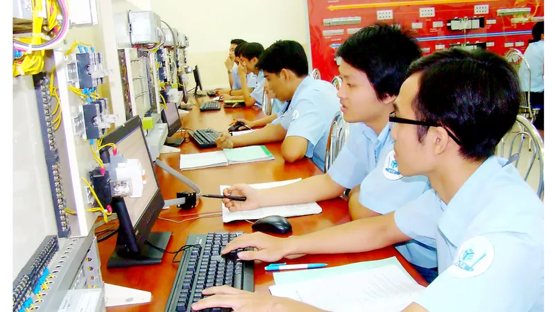 Xóa nỗi lo người nghèo khó học đại học