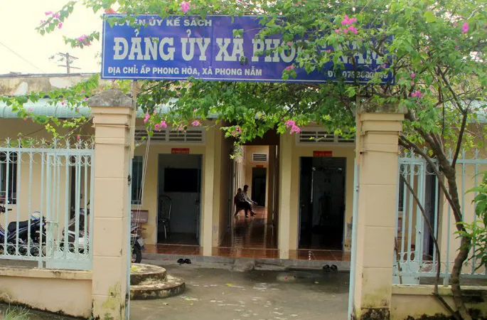 Lấy tiền vận động xây nhà cho người nghèo để... mua sắm trang thiết bị trụ sở UBND xã