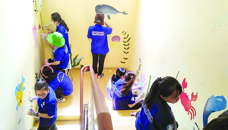 Bạn trẻ cùng góp sức cho thành phố sạch đẹp
