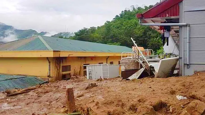 Mường Lát tan hoang sau lũ, di dời dân khẩn cấp